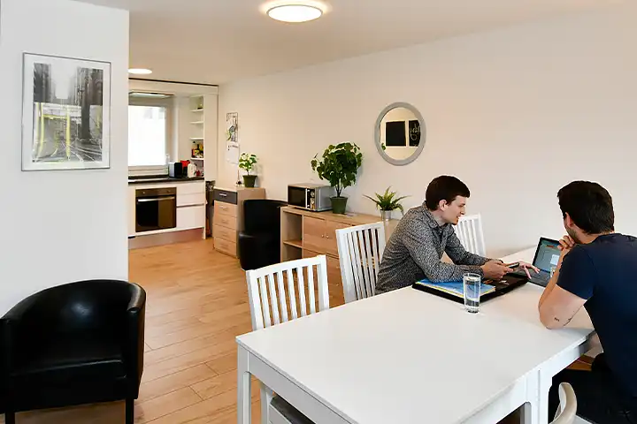 Gespräch mit Bezugsperson in der Aussenwohngruppe
