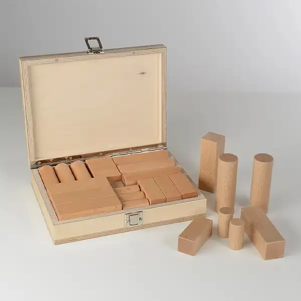 Familienaufstellung aus Holz zu Therapiezwecken