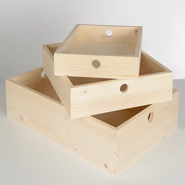 Holzkisten aus Fichtenholz in verschiedenen Grössen